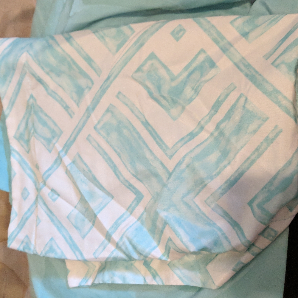 Comforter set - Picture 3 of 5